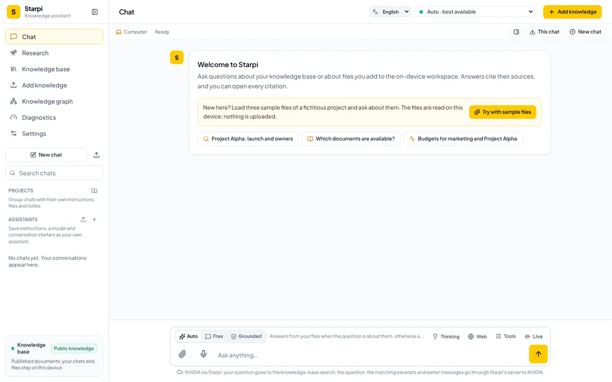 Startansicht von Starpi auf Englisch: Begrüßung Welcome to Starpi mit dem Knopf Try with sample files und drei vorgeschlagenen Fragen, unten die Eingabe mit Auto, Free und Grounded sowie Thinking, Web, Tools und Live